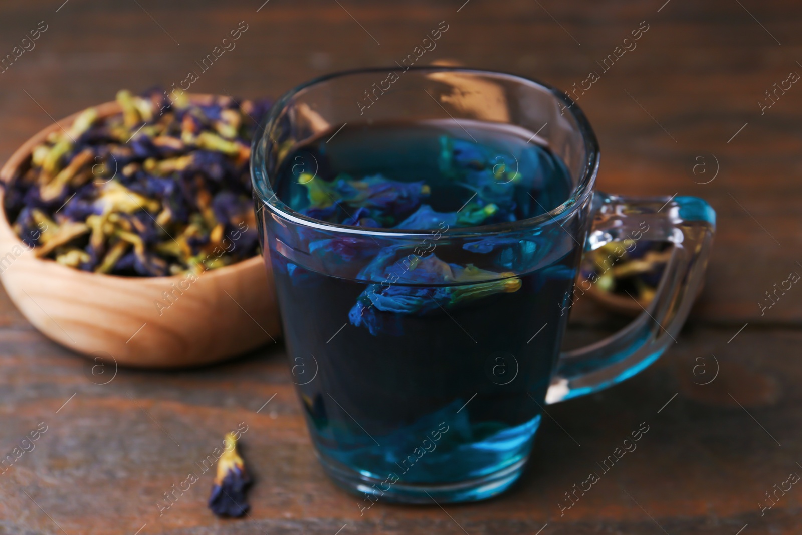 Delicious butterfly pea flower tea on wooden table Photo of Delicious butterfly pea flower tea on wooden table