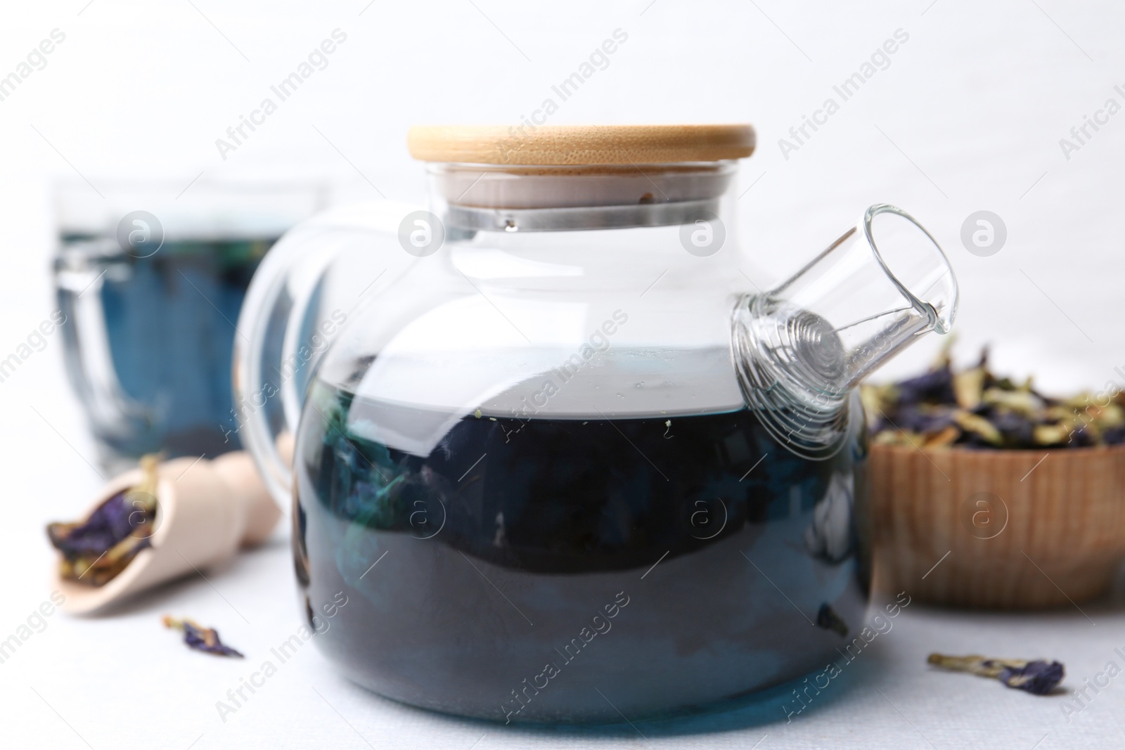 Delicious butterfly pea flower tea on white table Photo of Delicious butterfly pea flower tea on white table