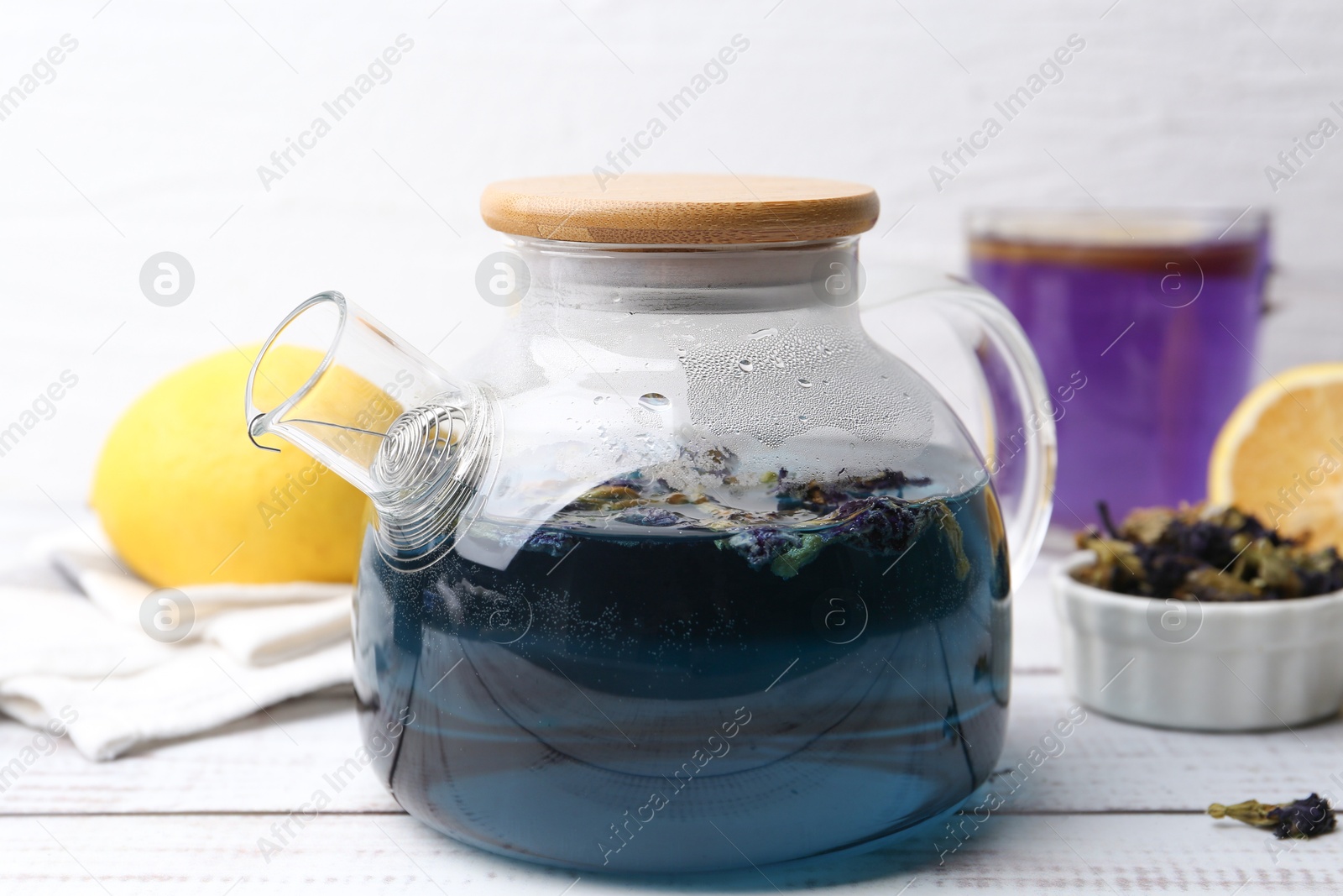 Delicious butterfly pea flower tea on wooden table Photo of Delicious butterfly pea flower tea on wooden table