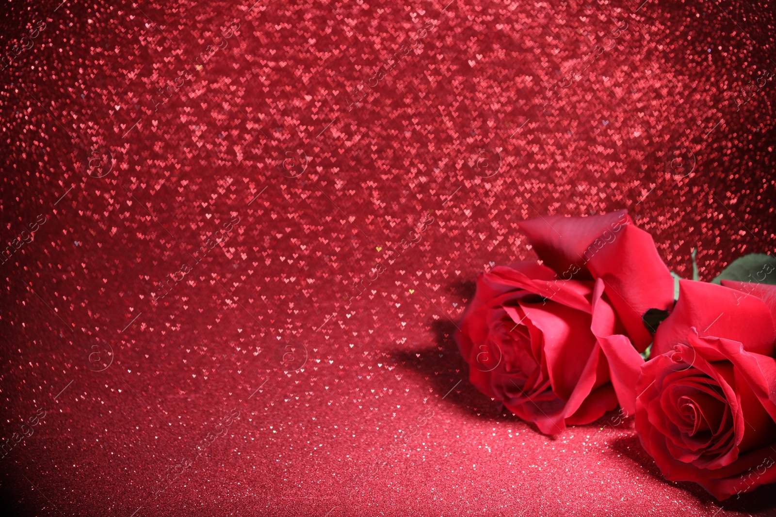 Photo of Romantic decor. Beautiful roses on shiny pink glitter and heart shaped lights, space for text. Bokeh effect