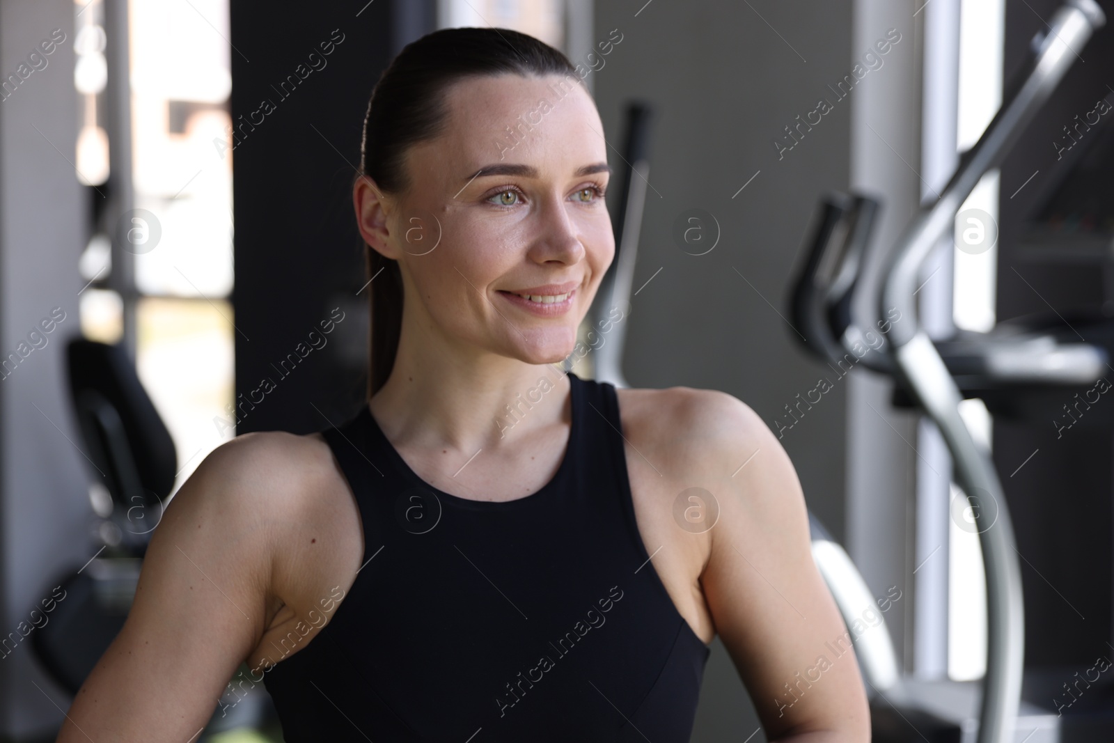 Photo of Portrait of smiling athletic woman in gym