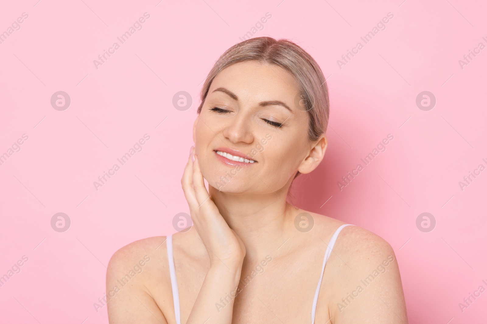 Photo of Portrait of beautiful woman on pink background