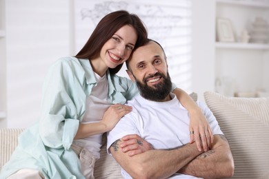 Photo of Portrait of happy daughter and father on sofa at home