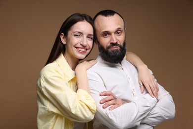 Photo of Portrait of happy daughter and father on brown background