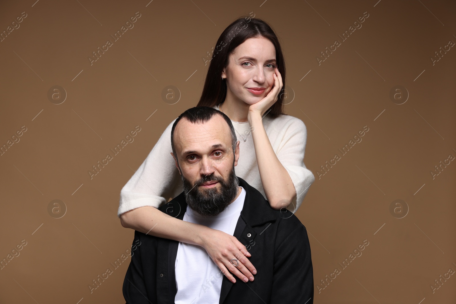 Photo of Portrait of daughter and father on brown background