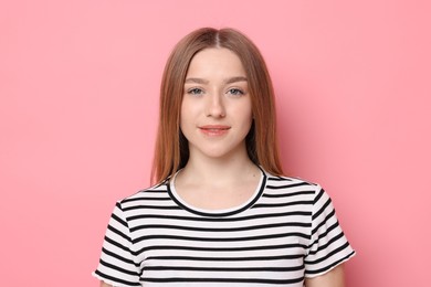 Photo of Portrait of smiling teenage girl on pink background