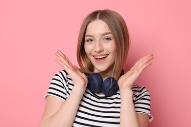 Photo of Portrait of smiling teenage girl on pink background
