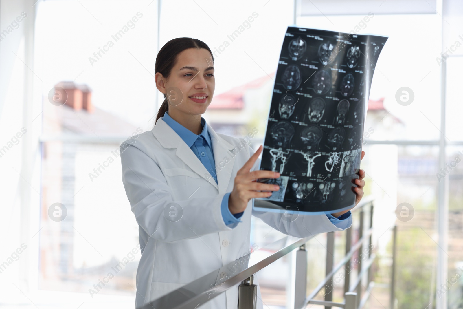 Doctor examining brain MRI scan in hospital Photo of Doctor examining brain MRI scan in hospital