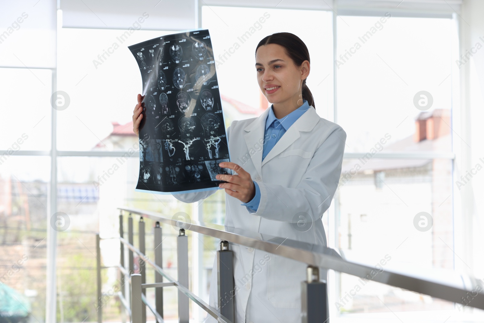 Doctor examining brain MRI scan in hospital Photo of Doctor examining brain MRI scan in hospital