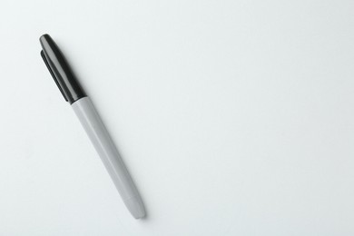 Photo of One black marker on light background, top view. Space for text