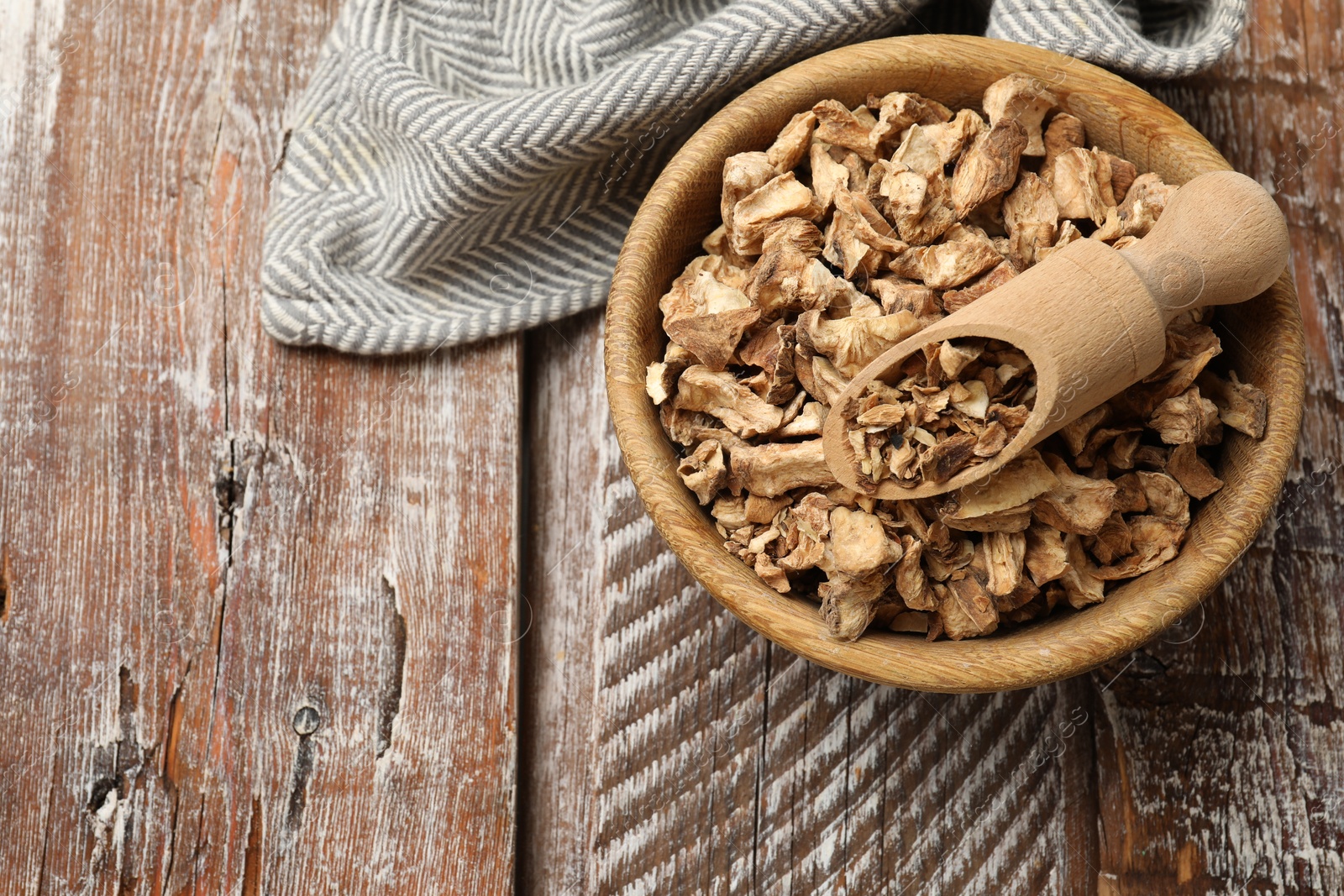 Pieces of dry chicory roots in bowl and scoop on wooden table, top view. Space for text Photo of Pieces of dry chicory roots in bowl and scoop on wooden table, top view. Space for text