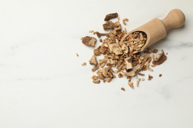 Photo of Pieces of dry chicory roots and scoop on white table, flat lay. Space for text