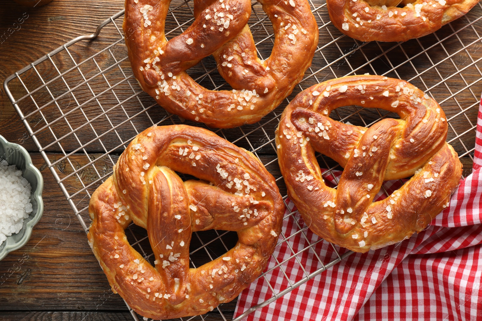 Tasty pretzels with salt on wooden table, flat lay Photo of Tasty pretzels with salt on wooden table, flat lay