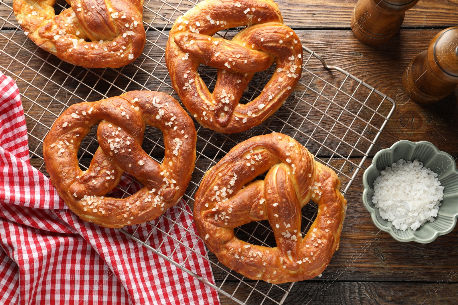 Tasty pretzels with salt on wooden table, flat lay Photo of Tasty pretzels with salt on wooden table, flat lay