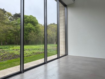 Photo of Empty room with panoramic windows and grey floor