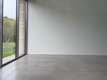 Photo of Empty room with panoramic windows and grey floor