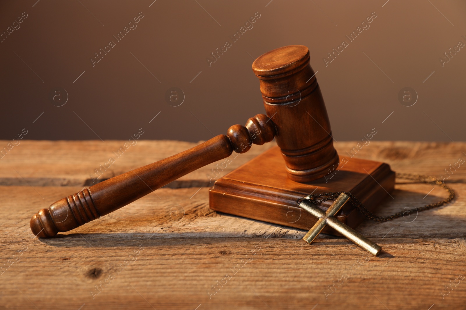 Judge's gavel and cross on wooden table Photo of Judge's gavel and cross on wooden table
