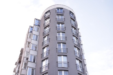 Photo of Modern building against blue sky, low angle view