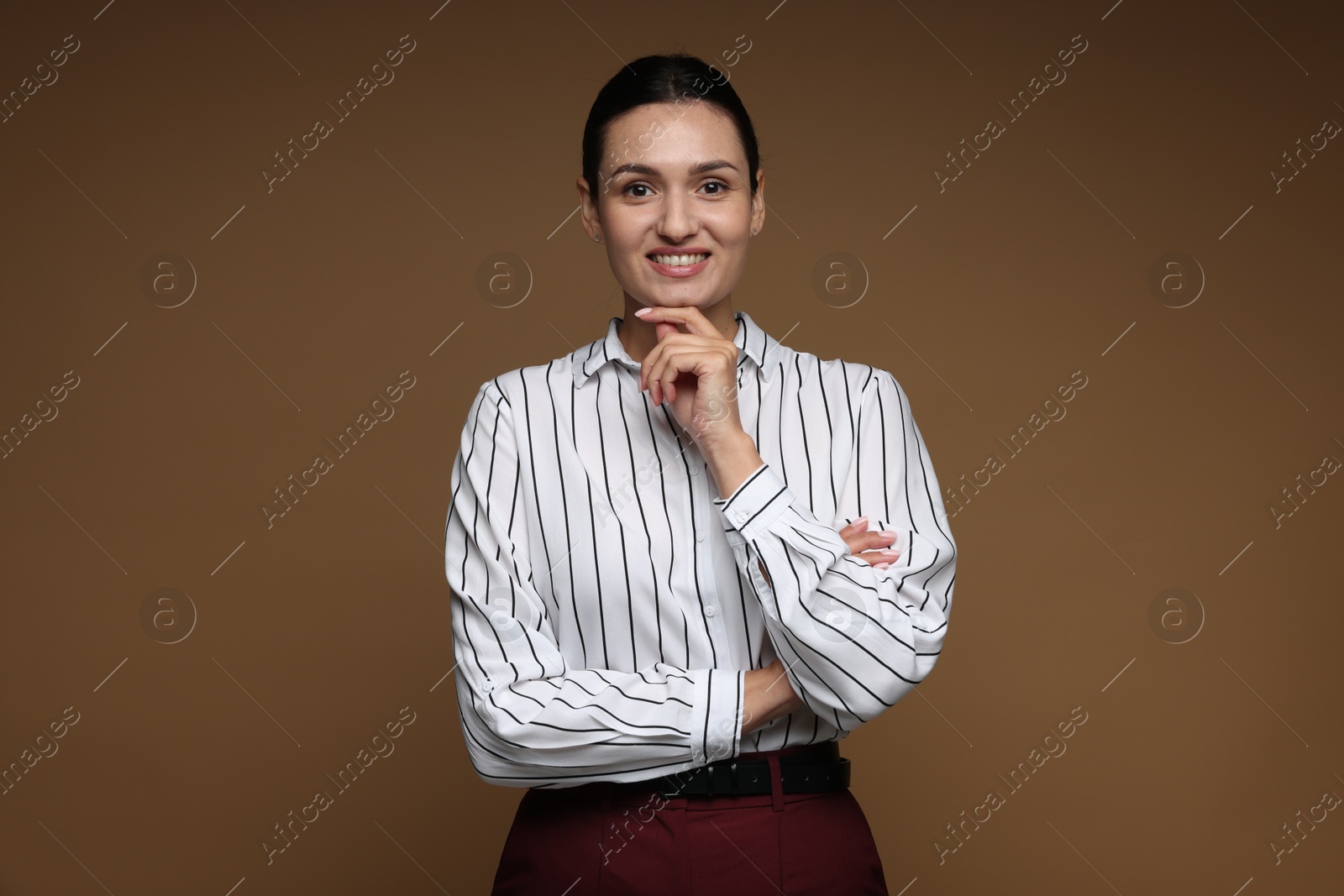Photo of Portrait of confident business woman on brown background