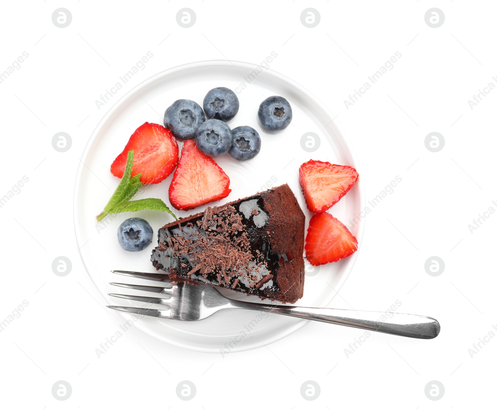 Piece of delicious chocolate bundt cake with strawberries, mint and blueberries isolated on white, top view Photo of Piece of delicious chocolate bundt cake with strawberries, mint and blueberries isolated on white, top view
