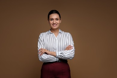 Photo of Portrait of confident business woman on brown background