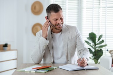 Photo of Travel agent working at wooden table in office