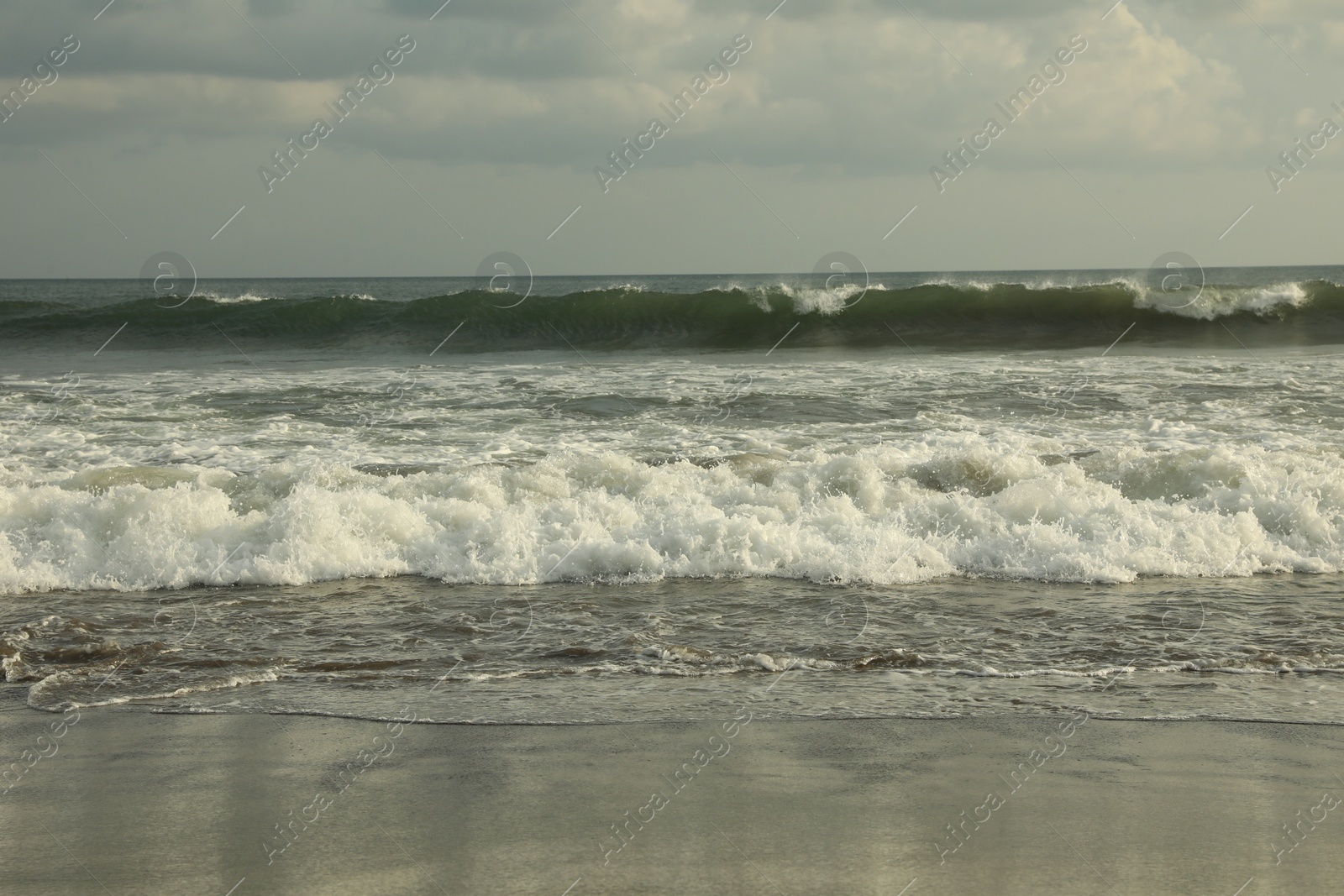 Beautiful sea and cloudy sky at tropical beach Photo of Beautiful sea and cloudy sky at tropical beach