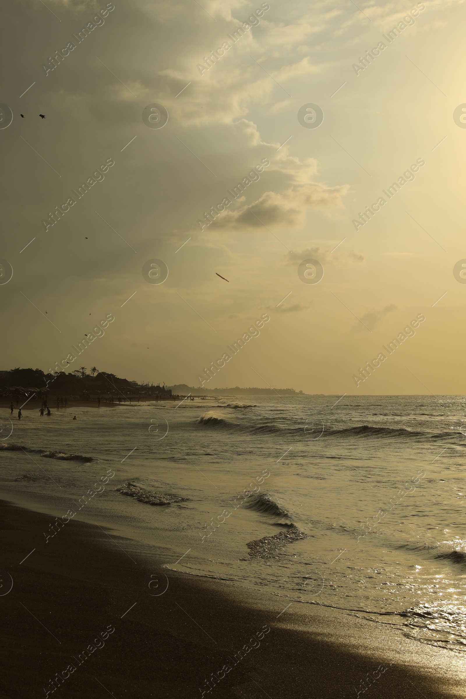 Beautiful sea and cloudy sky at sunrise Photo of Beautiful sea and cloudy sky at sunrise