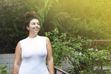 Photo of Portrait of happy woman in tropical park