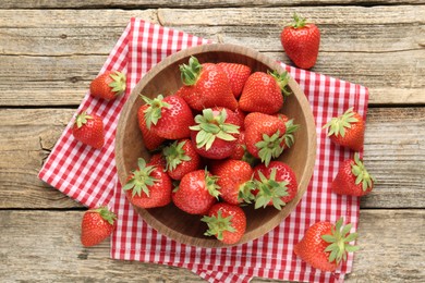 Photo of Fresh ripe strawberries in bowl on wooden table, flat lay