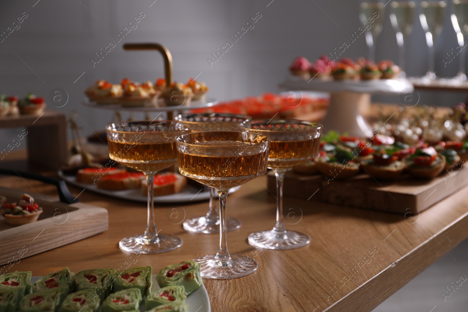 Buffet menu. Glasses of sparkling wine and tasty appetizers on table, closeup Photo of Buffet menu. Glasses of sparkling wine and tasty appetizers on table, closeup
