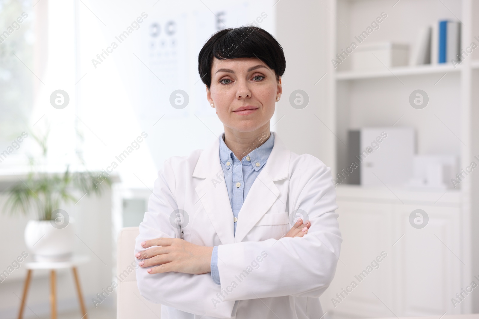 Portrait of professional ophthalmologist with crossed arms in clinic Photo of Portrait of professional ophthalmologist with crossed arms in clinic