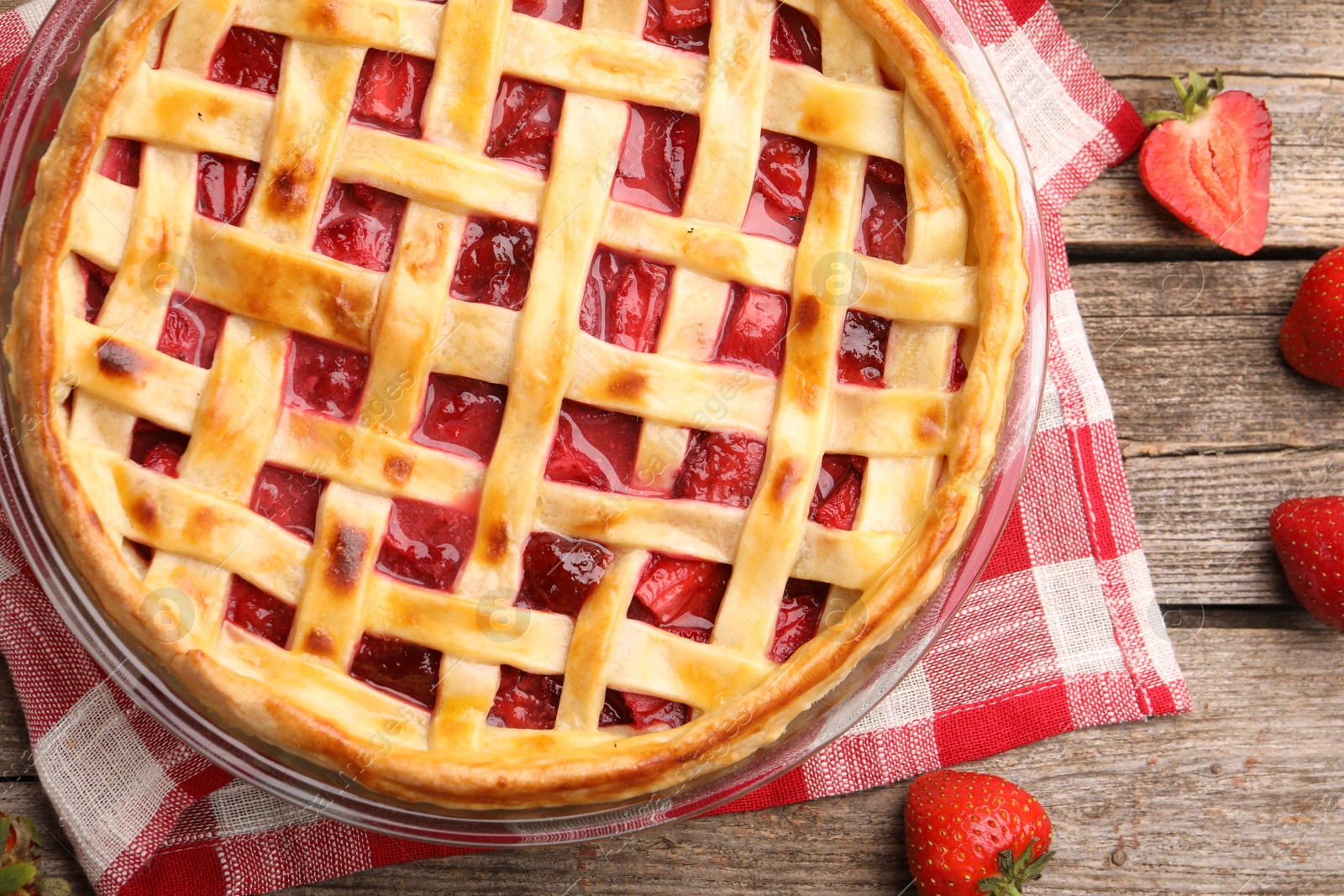 Tasty strawberry pie and berries on wooden table, flat lay Photo of Tasty strawberry pie and berries on wooden table, flat lay
