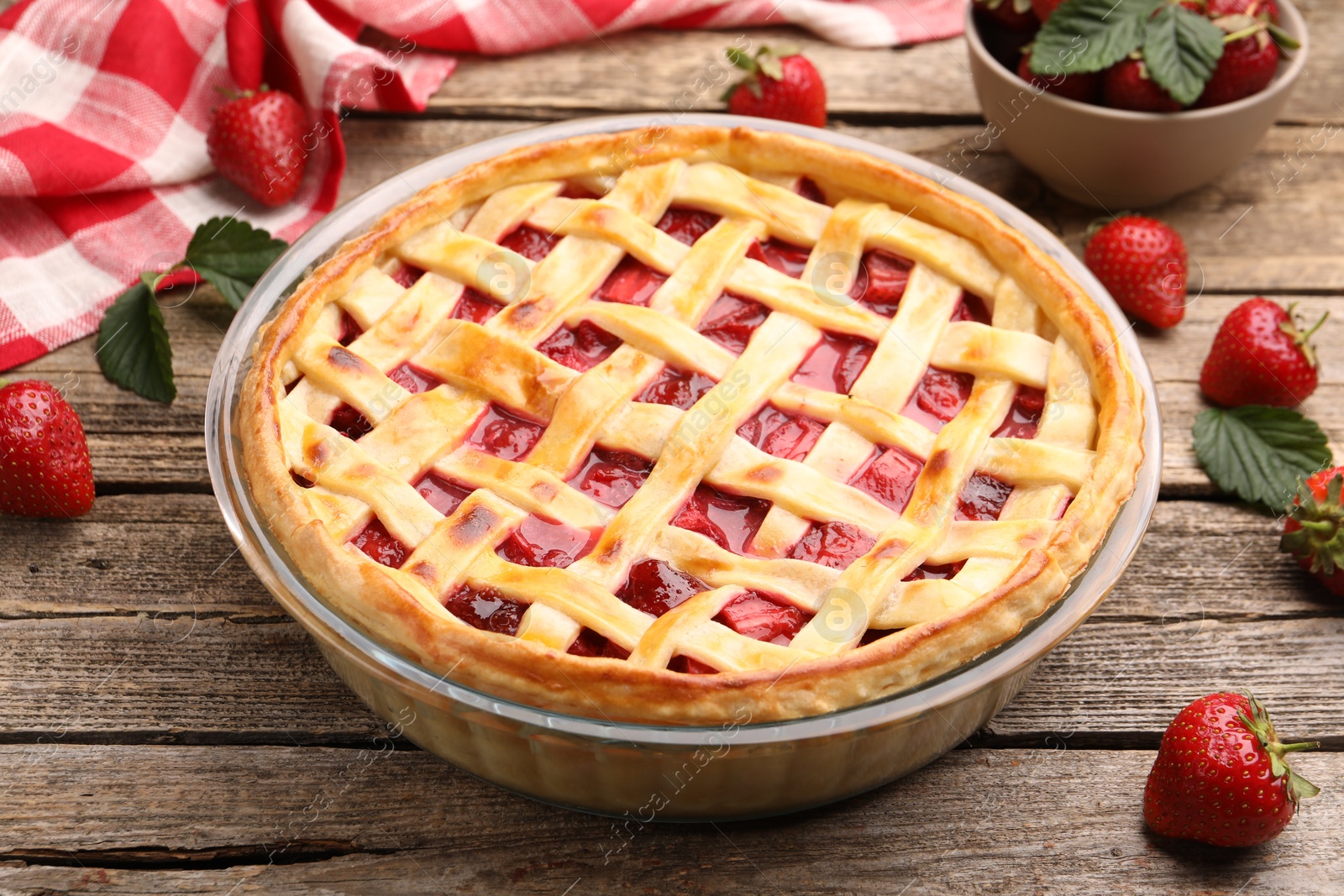 Tasty strawberry pie and berries on wooden table, closeup Photo of Tasty strawberry pie and berries on wooden table, closeup