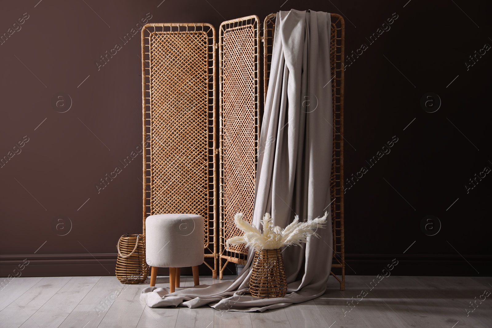 Photo zone with stylish folding screen in studio Photo of Photo zone with stylish folding screen in studio