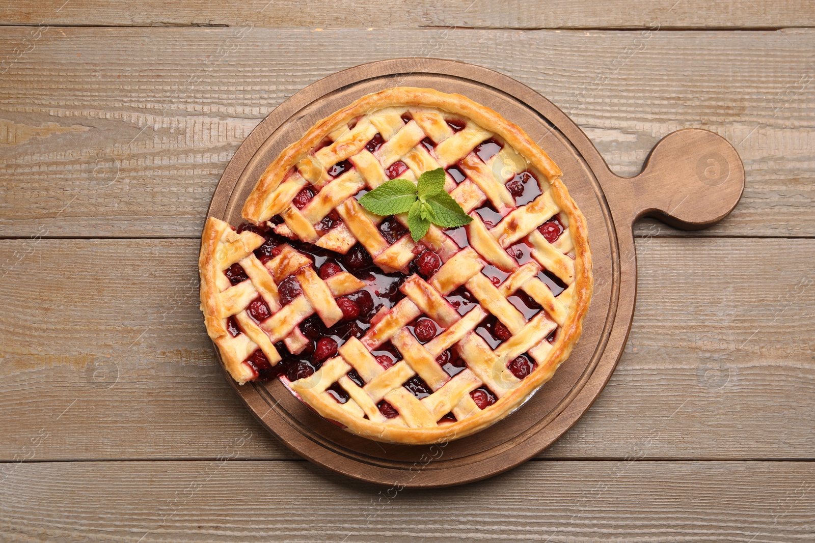 Tasty cut cherry pie on wooden table, top view Photo of Tasty cut cherry pie on wooden table, top view