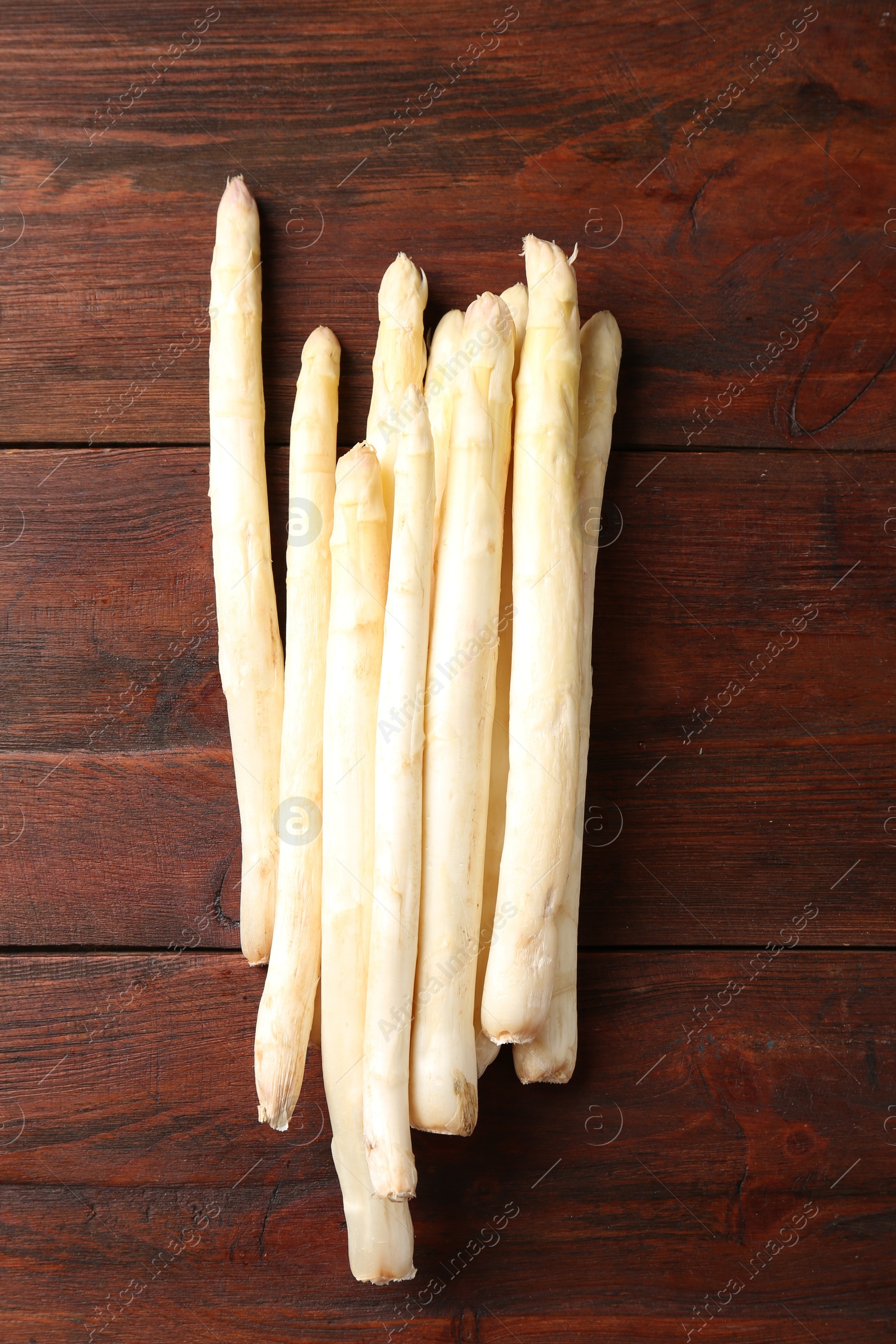 Many raw asparagus spears on wooden table, top view Photo of Many raw asparagus spears on wooden table, top view