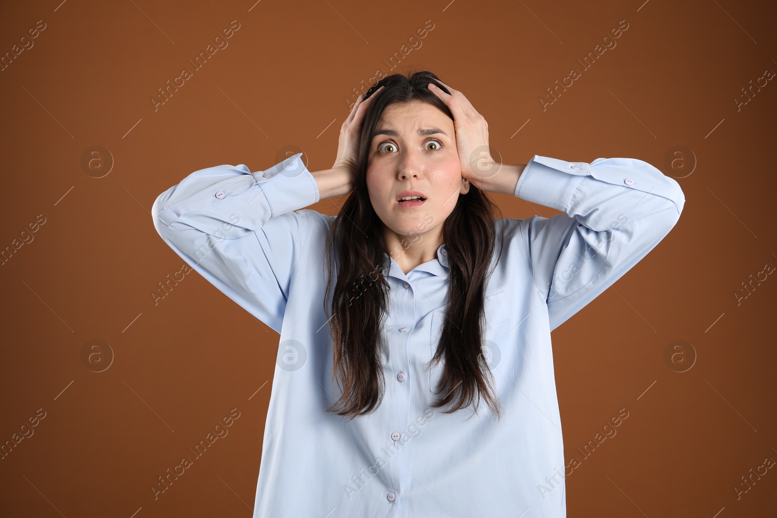 Photo of Portrait of shocked woman on brown background