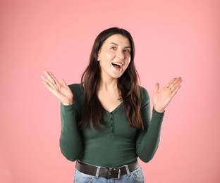 Photo of Portrait of surprised woman on pink background