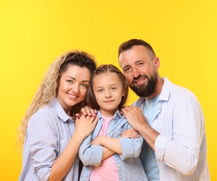 Photo of Portrait of happy family on yellow background
