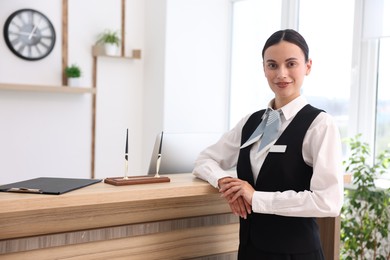 Photo of Portrait of smiling receptionist at workplace in hotel