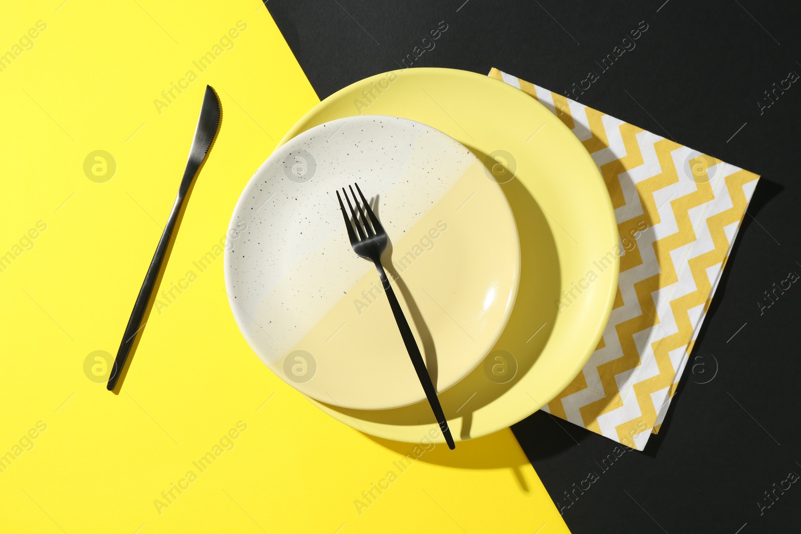 Stylish plates, cutlery and napkin on color background, flat lay Photo of Stylish plates, cutlery and napkin on color background, flat lay