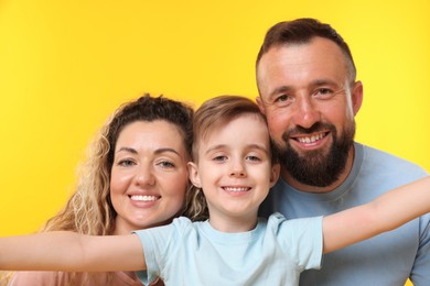 Photo of Portrait of happy family on yellow background