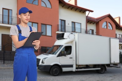 Image of Car service worker with clipboard and vehicle outdoors