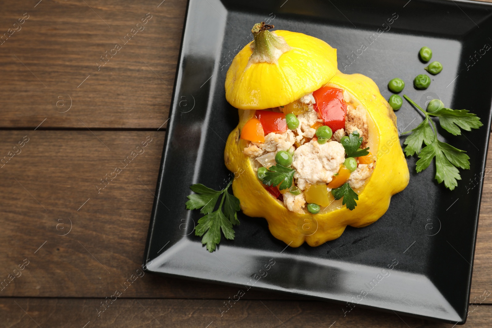 Tasty stuffed pattypan squash on wooden table, top view Photo of Tasty stuffed pattypan squash on wooden table, top view