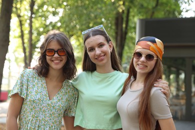Photo of Portrait of happy friends with sunglasses outdoors