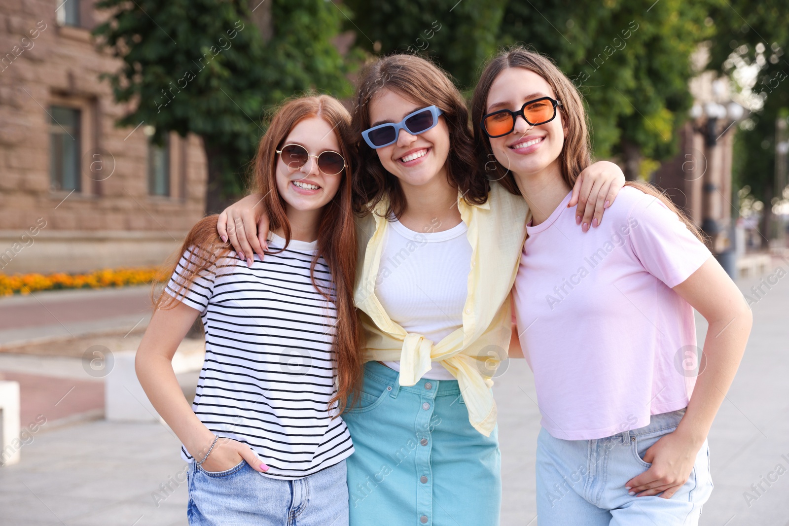 Photo of Portrait of happy friends in sunglasses outdoors