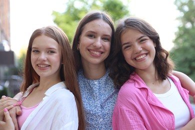 Photo of Portrait of happy friends on city street