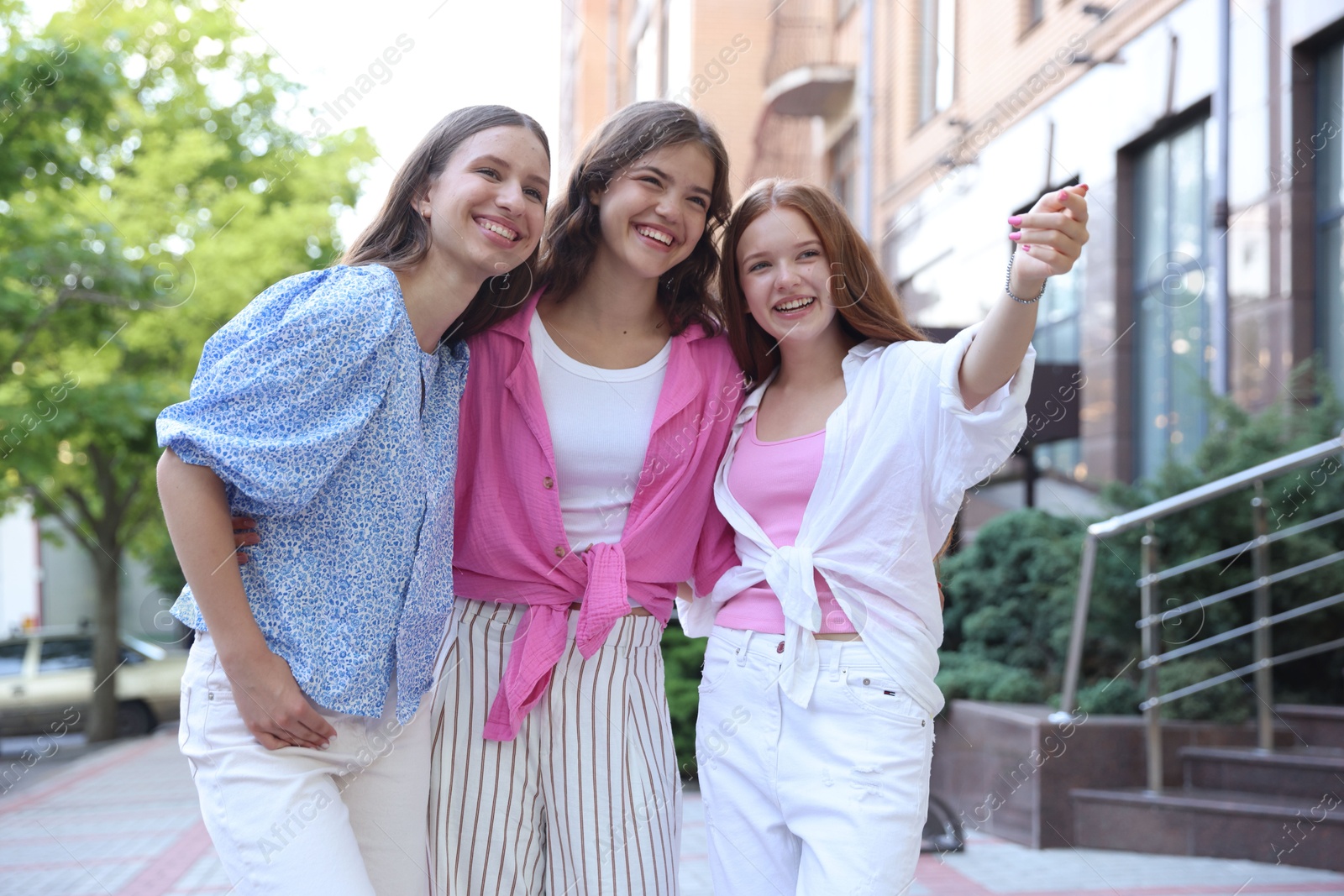 Photo of Portrait of happy friends on city street