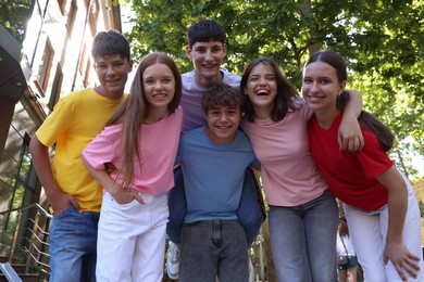 Photo of Portrait of happy teenage friends together outdoors. low angle view